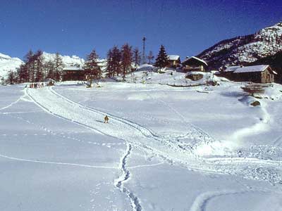 The short path from Rifugio Alpino L'Ermitage to the ski slopes of Chamois