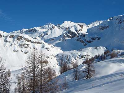 Winter view of the mountains surrounding Chamois